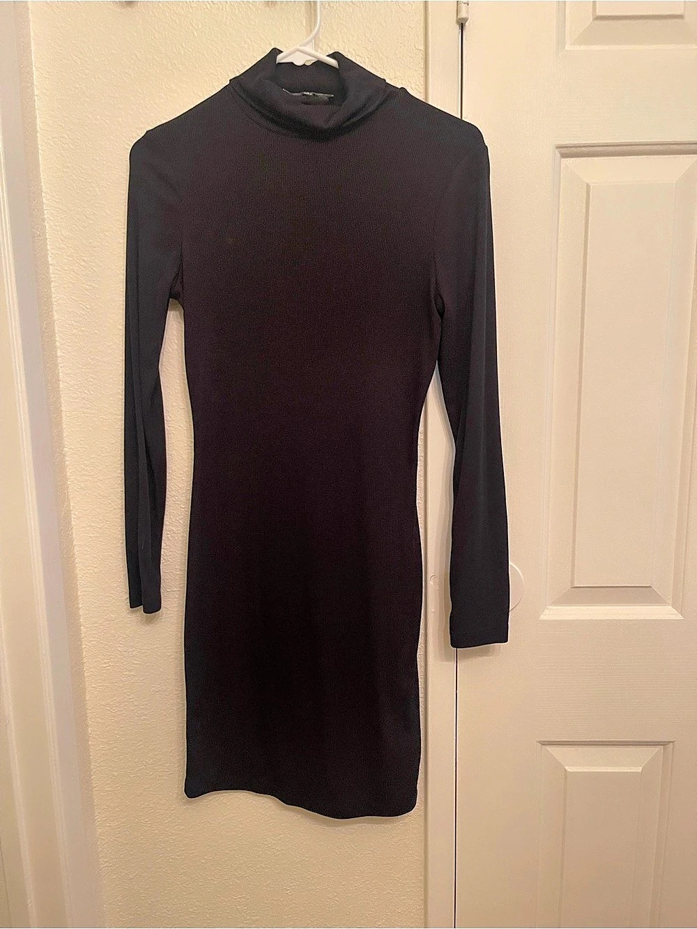 Lulu’s Black Long Sleeve Mini Sweater Dress Like New